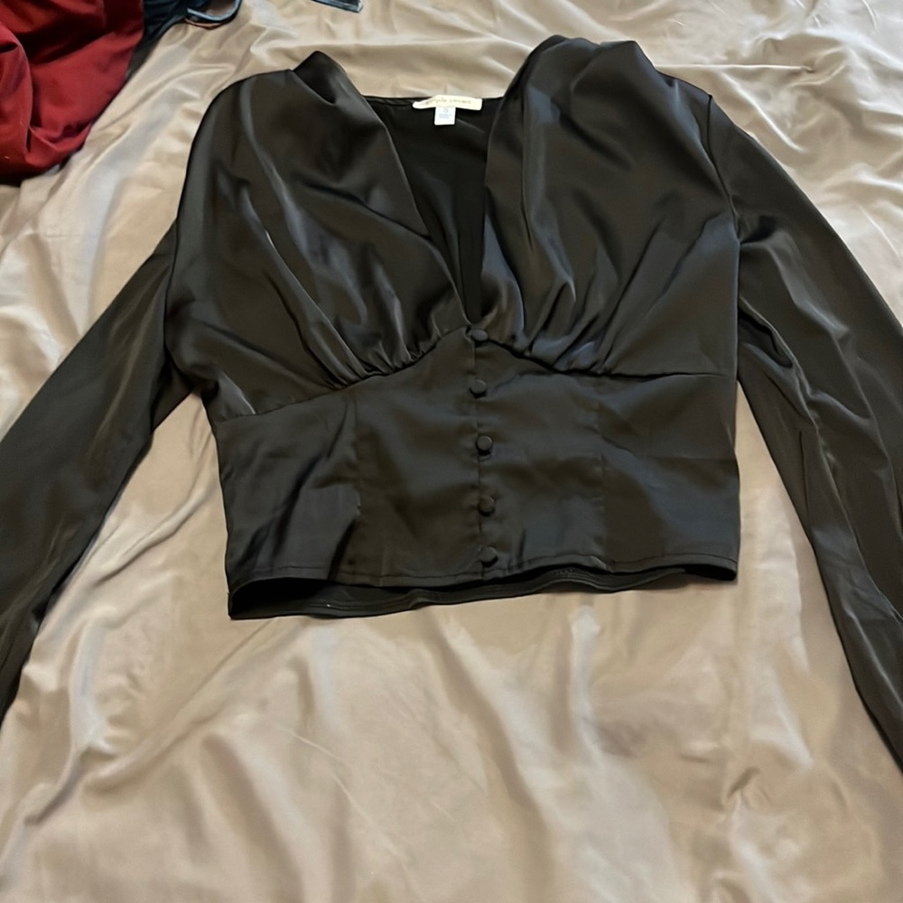 black blouse crop top
